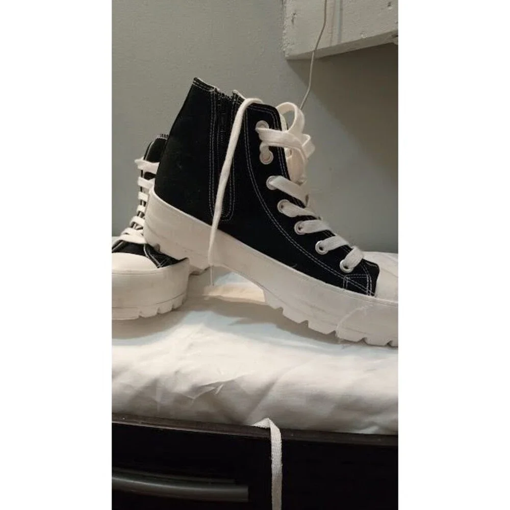 Vespa Z Women’s Shoes – Black/White – Slip‑On Style – Size 7.5